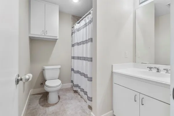 $220,000 | 8715 Meadowcroft Drive, Unit 201, Houston, TX 77063