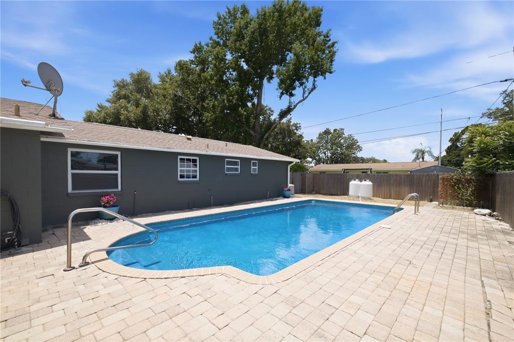 8536 Quail Road Seminole, FL 33777 - Photo 5 of 40