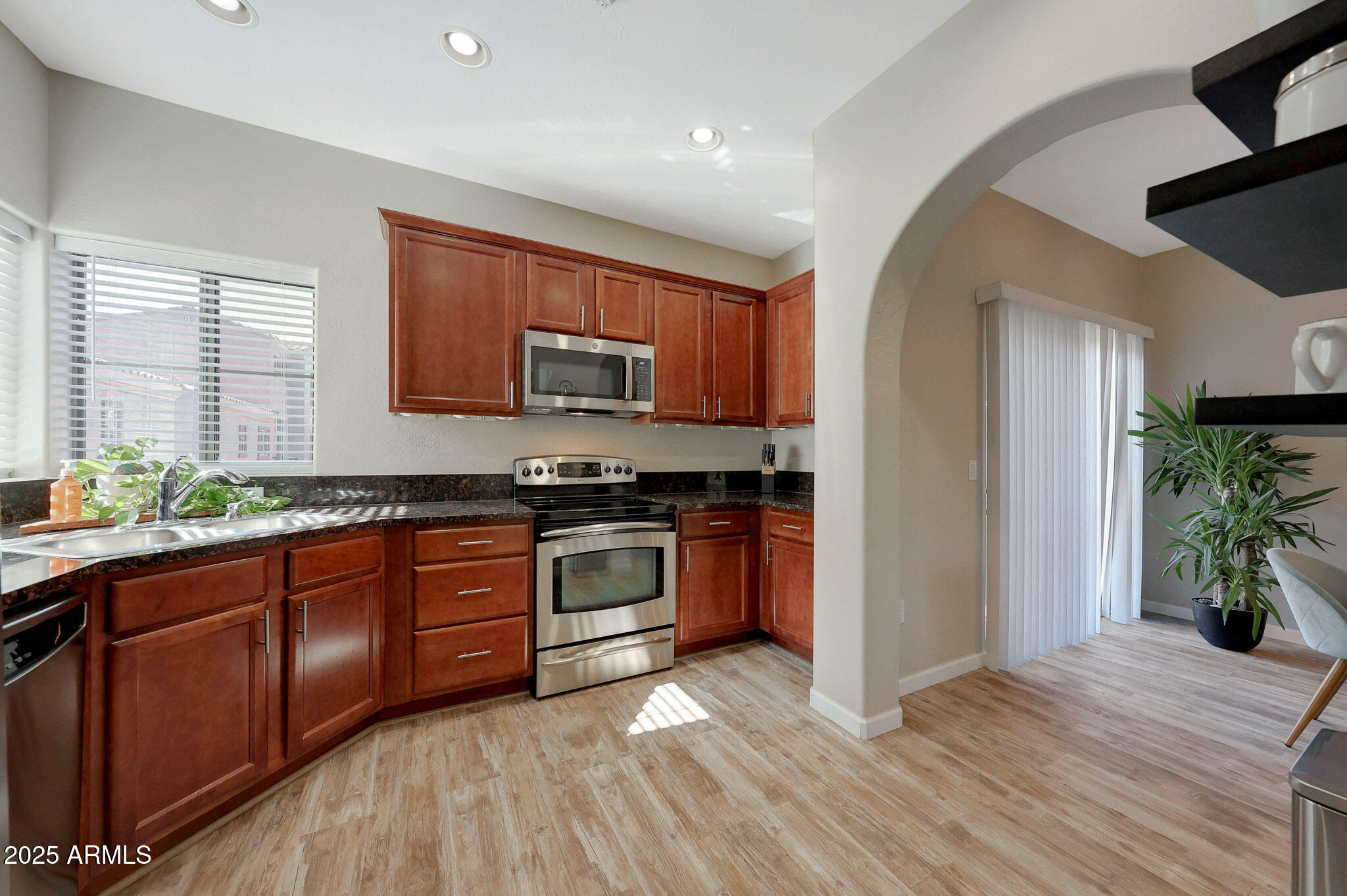 3935 East Rough Rider Road, Unit 1055 Phoenix, AZ 85050 - Photo 6 of 36 Kitchen