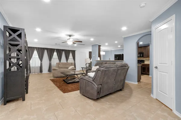 $2,000 | 1604 Hickory Burl Lane, Conroe, TX 77301