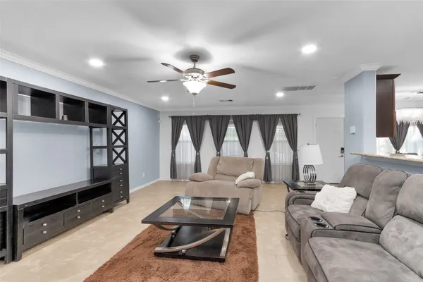 $2,000 | 1604 Hickory Burl Lane, Conroe, TX 77301