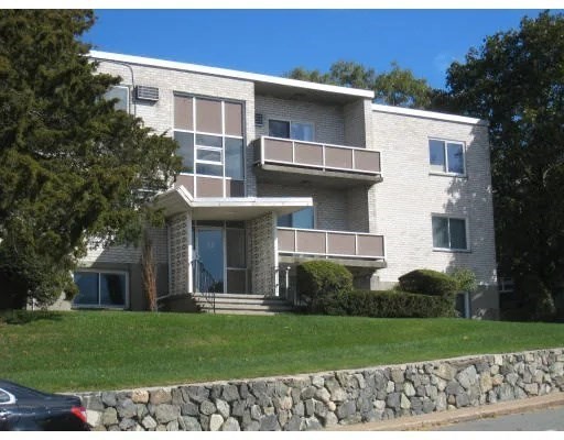29 Jacqueline Road, Unit E Waltham, MA 02452 - Photo 1 of 7