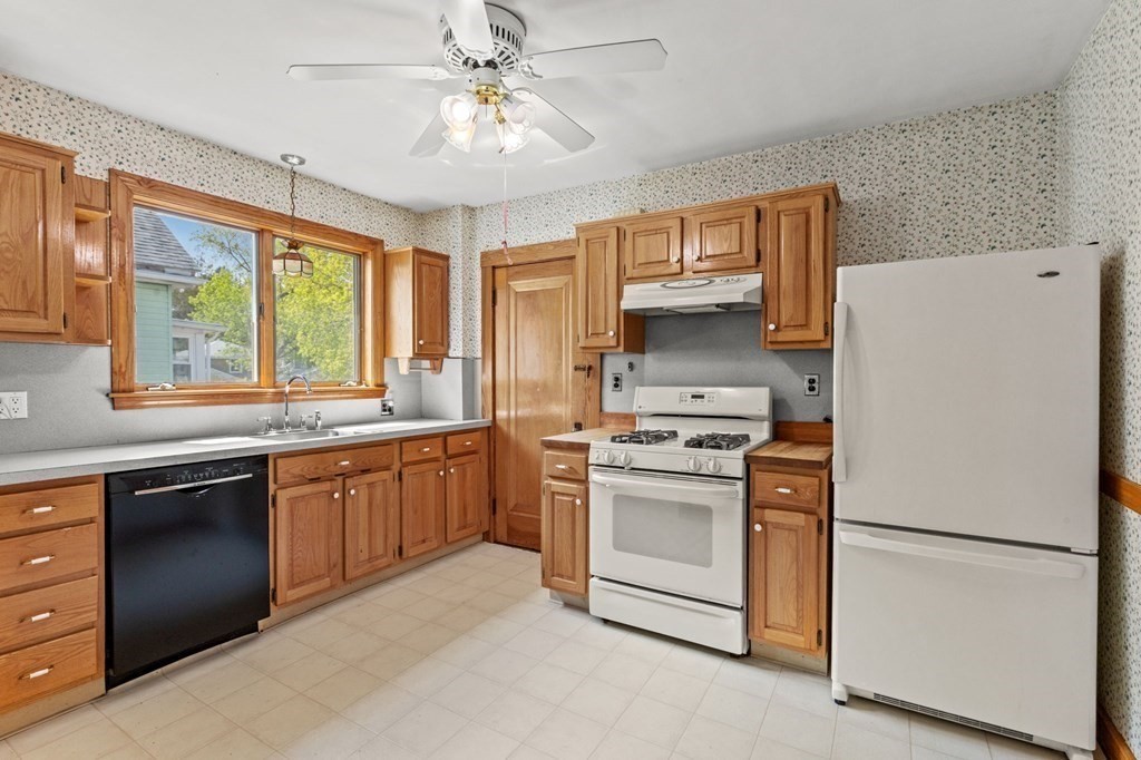15 Menotomy Road Arlington, MA 02476 - Photo 19 of 36 Gallery Image 19