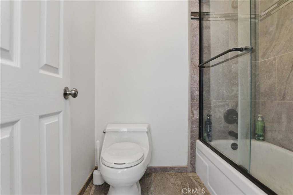2272 El Capitan Drive Riverside, CA 92506 - Photo 22 of 33 Bath Room
