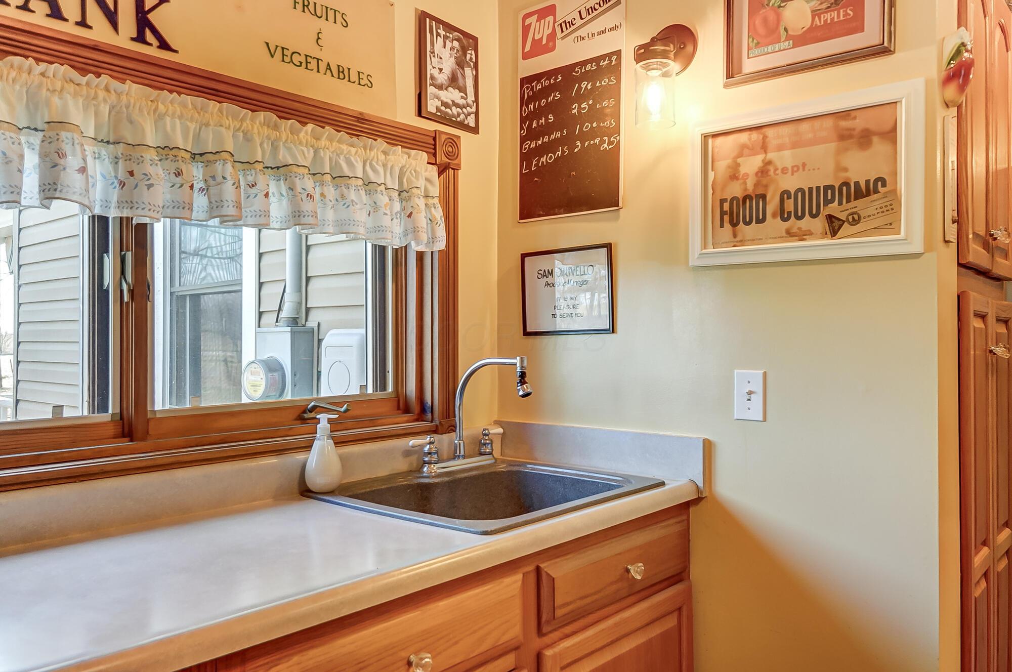 11135 Basil Road Northwest Baltimore, OH 43105 - Photo 21 of 80 Kitchen - 11135 Basil Road NW, Baltimore, OH 43105