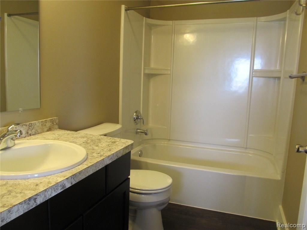 71198 Coon Creek Road Armada, MI 48005 - Photo 19 of 19 Upstairs Full Bath