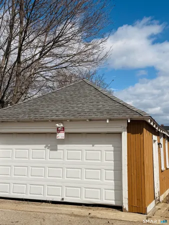 $385,900 | 93 Ocean Avenue, New London, CT 06320