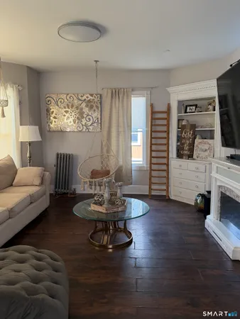 $385,900 | 93 Ocean Avenue, New London, CT 06320