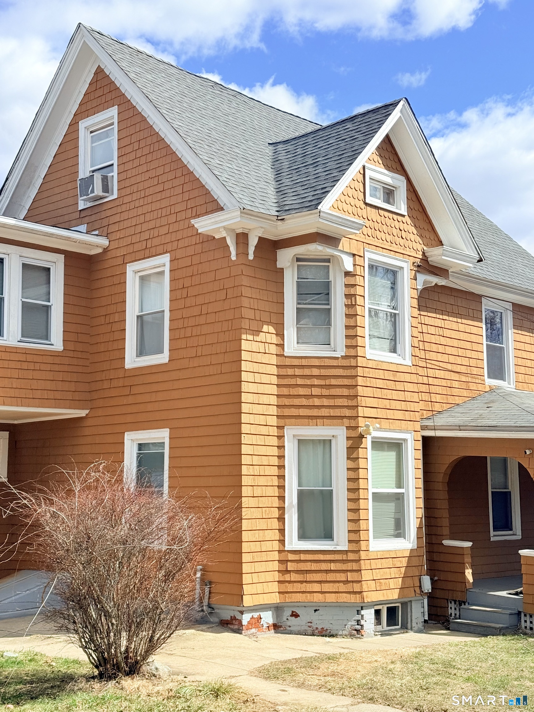 93 Ocean Avenue New London, CT 06320 - Photo 3 of 44