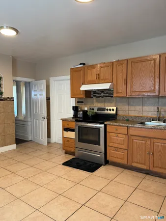 $385,900 | 93 Ocean Avenue, New London, CT 06320