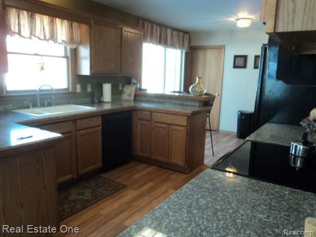 9435 Mabley Hill Road Fenton, MI 48430 - Photo 2 of 32