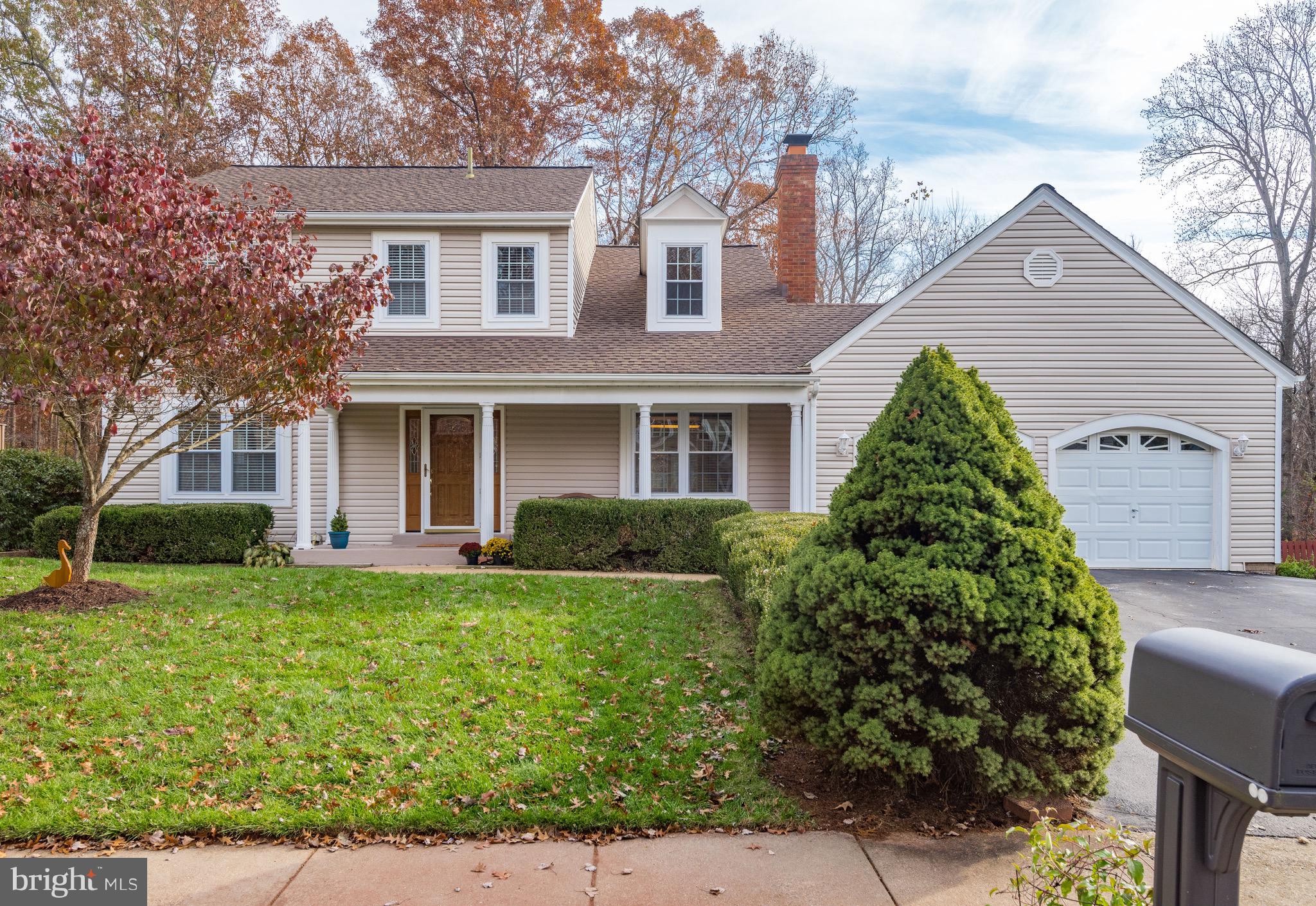 804 Potomac Ridge Court Sterling, VA 20164 - Photo 3 of 53 Gallery Image 3