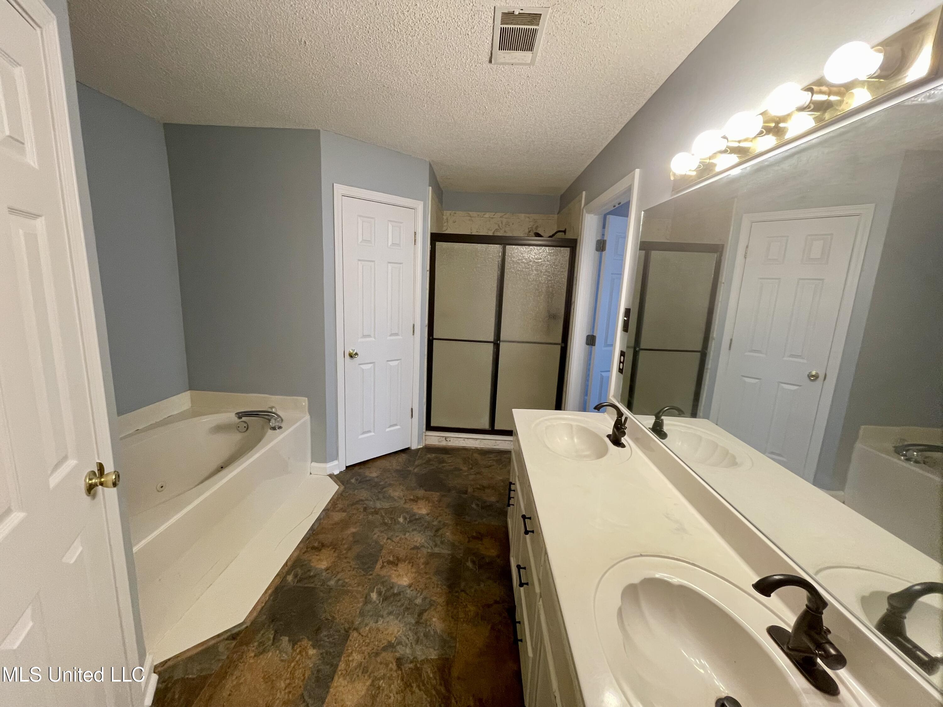 4699 Bell Ridge Cove Olive Branch, MS 38654 - Photo 10 of 28 IMG_1673