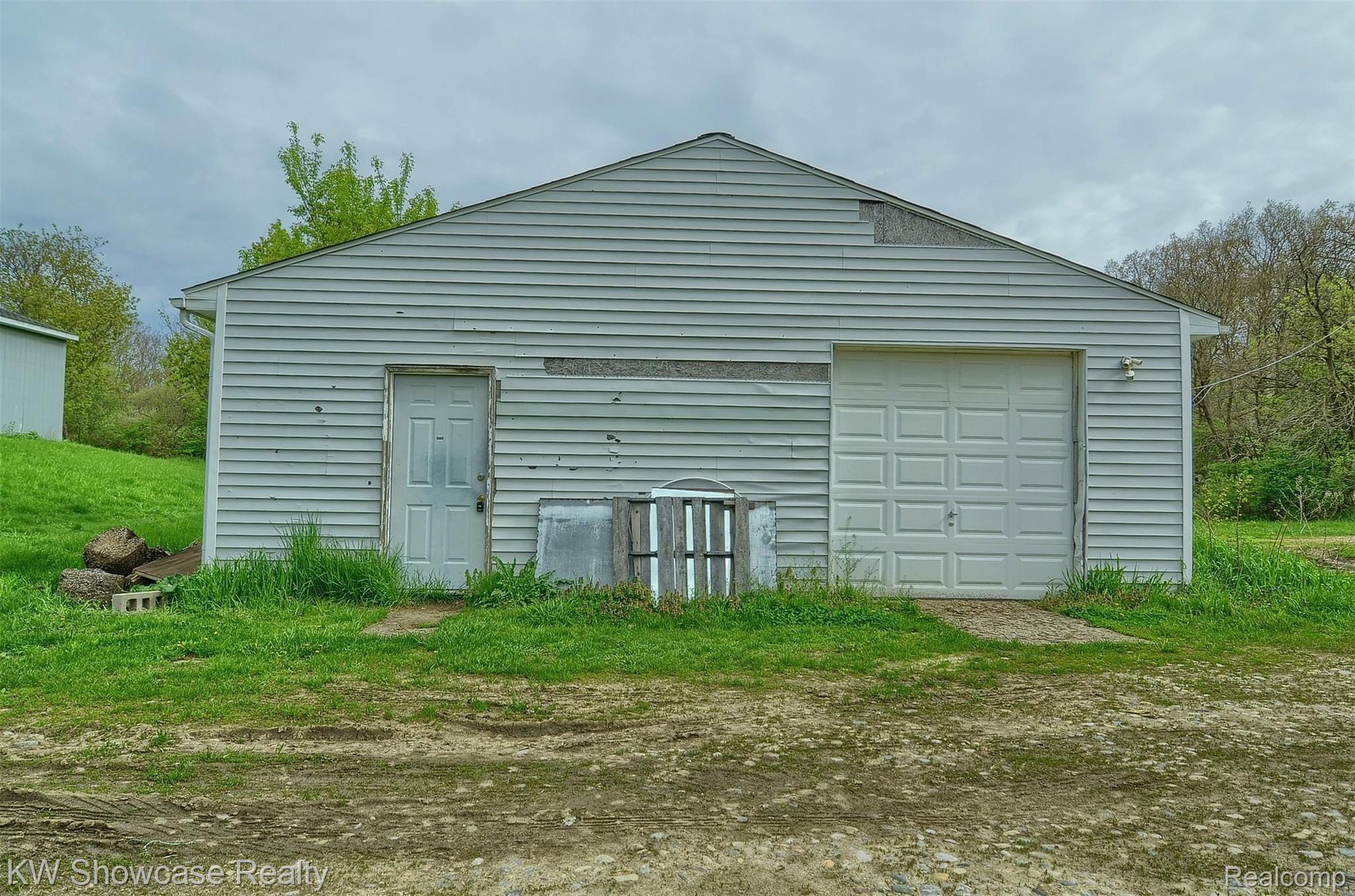 14188 Sharon Hollow Road Manchester, MI 48158 - Photo 32 of 42 34-Pole Barn.jpg