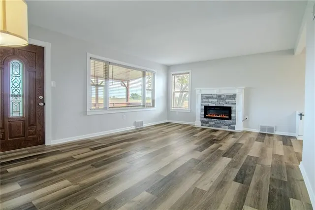 $495,000 | 40503 Highway 2, Garden City, MO 64747