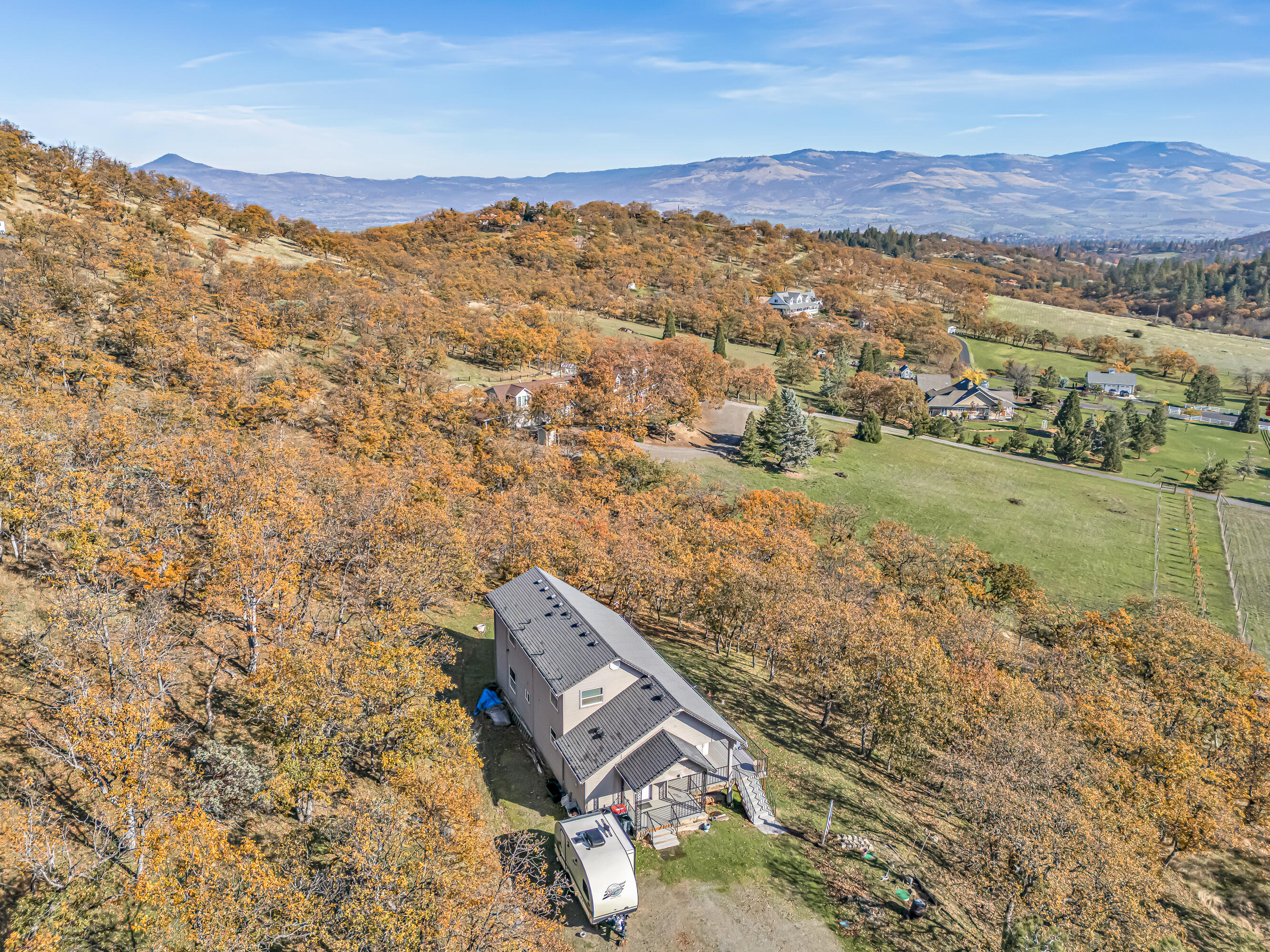 5977 Dark Hollow Road Medford, OR 97501 - Photo 36 of 38 DJI_20251110115533_0022_D