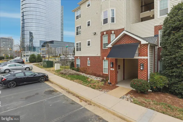 $550,000 | 1600 Spring Gate Dr., Unit 2204, McLean, VA 22102
