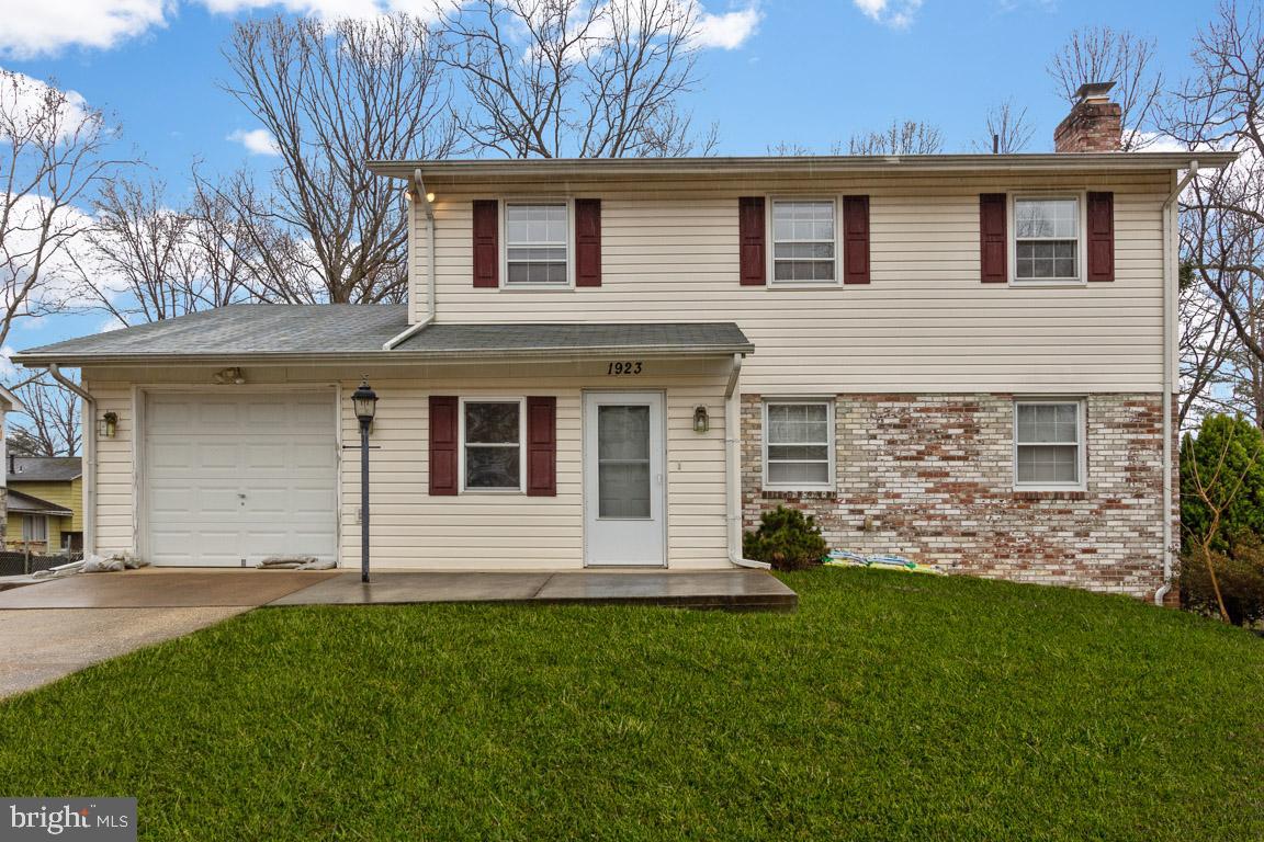 1923 Hull Road Vienna, VA 22182 - Photo 1 of 31 Summer inspiration front picture