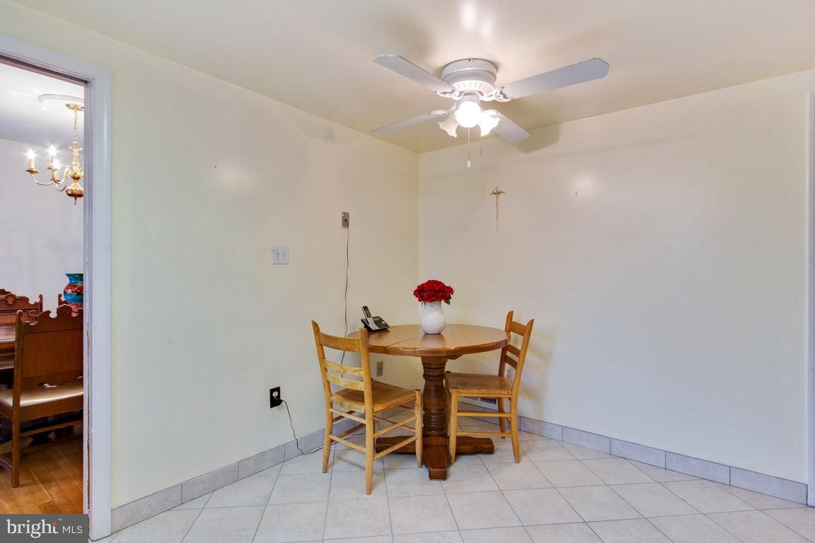 1923 Hull Road Vienna, VA 22182 - Photo 8 of 31 Table space in Kitchen