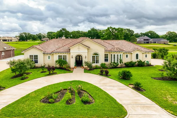 $675,000 | 230 Lawrence Marshall Drive, Hempstead, TX 77445
