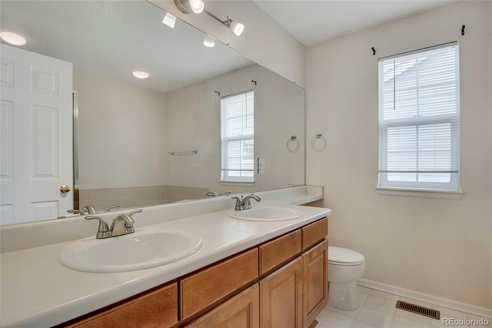 9847 Mulberry Way Highlands Ranch, CO 80129 - Photo 20 of 34 Gallery Image 20