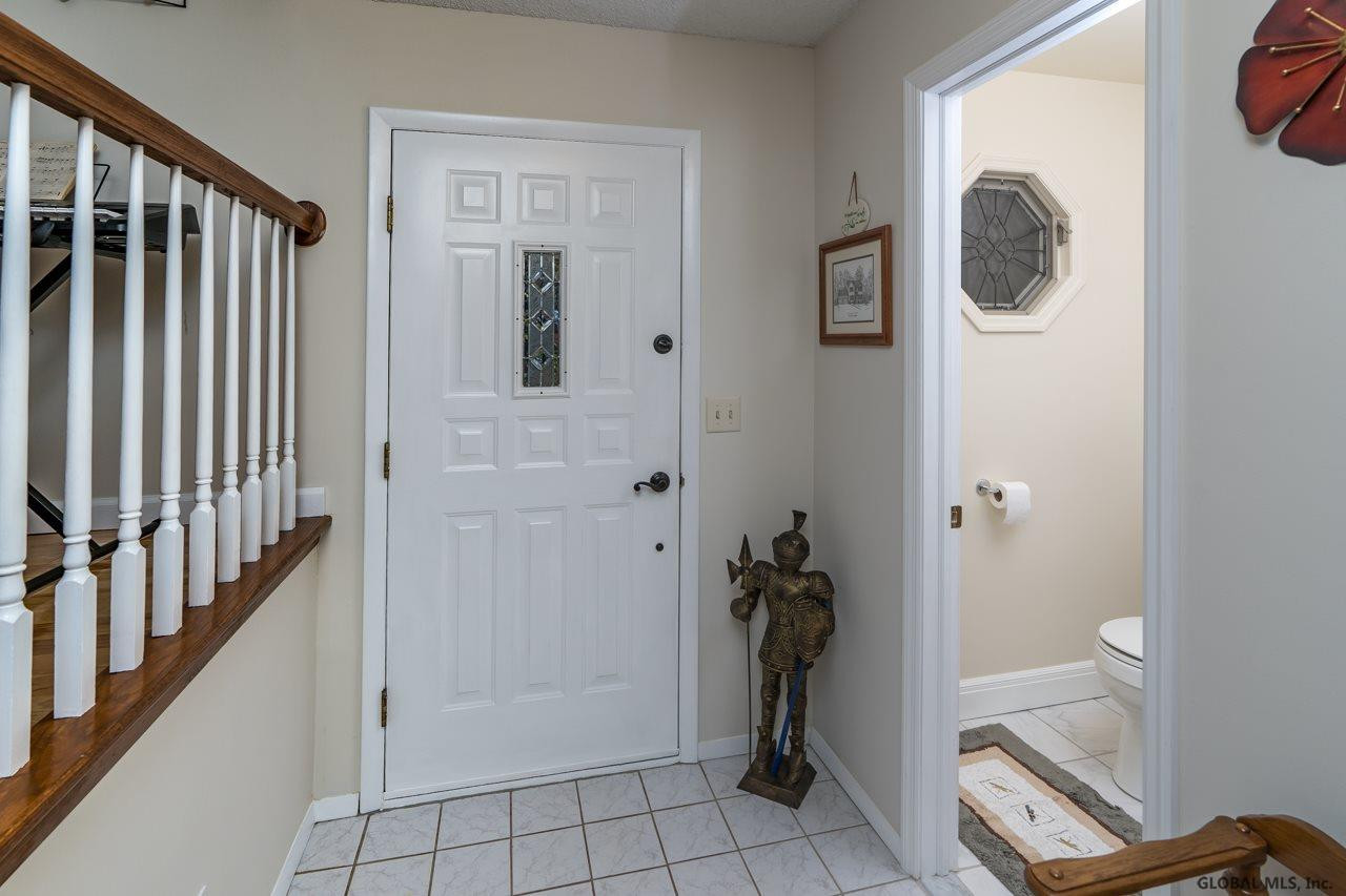 34 Riesling Road Colonie, NY 12309 - Photo 3 of 26 Photo 3
