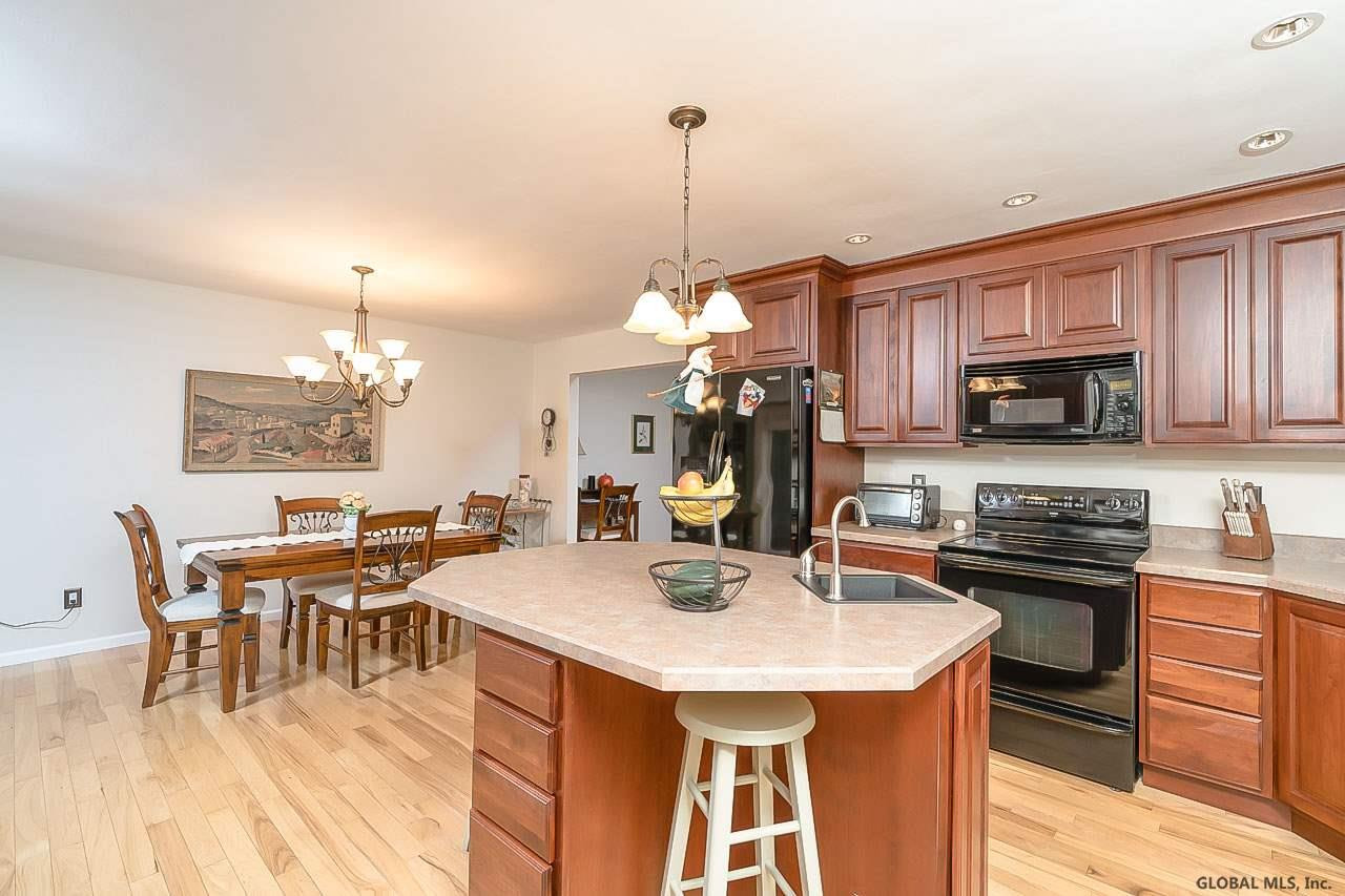 34 Riesling Road Colonie, NY 12309 - Photo 8 of 26 Photo 8