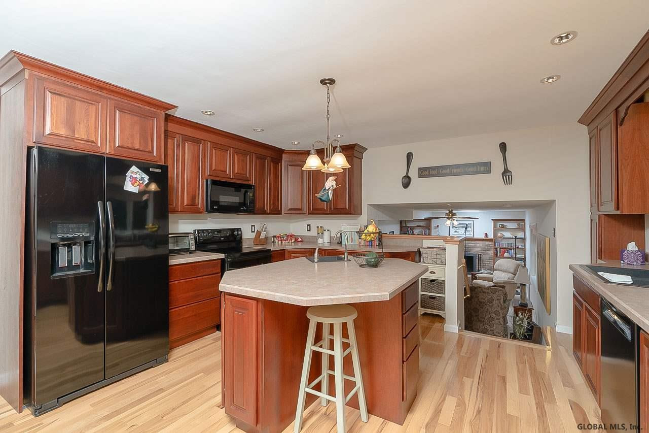 34 Riesling Road Colonie, NY 12309 - Photo 9 of 26 Photo 9