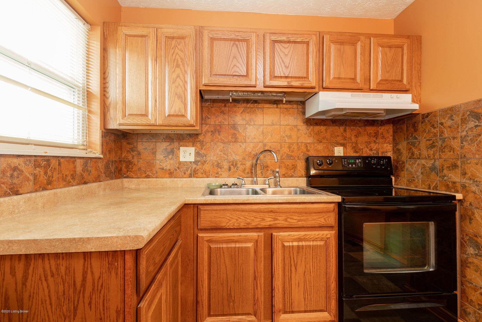497 Blossom Road Louisville, KY 40229 - Photo 8 of 31 Kitchen