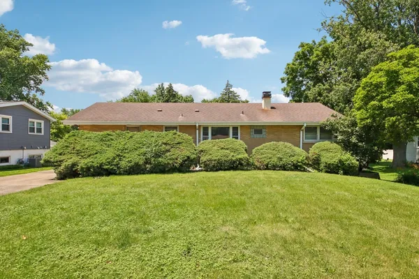 $370,000 | 418 Highland Road, Willowbrook, IL 60527