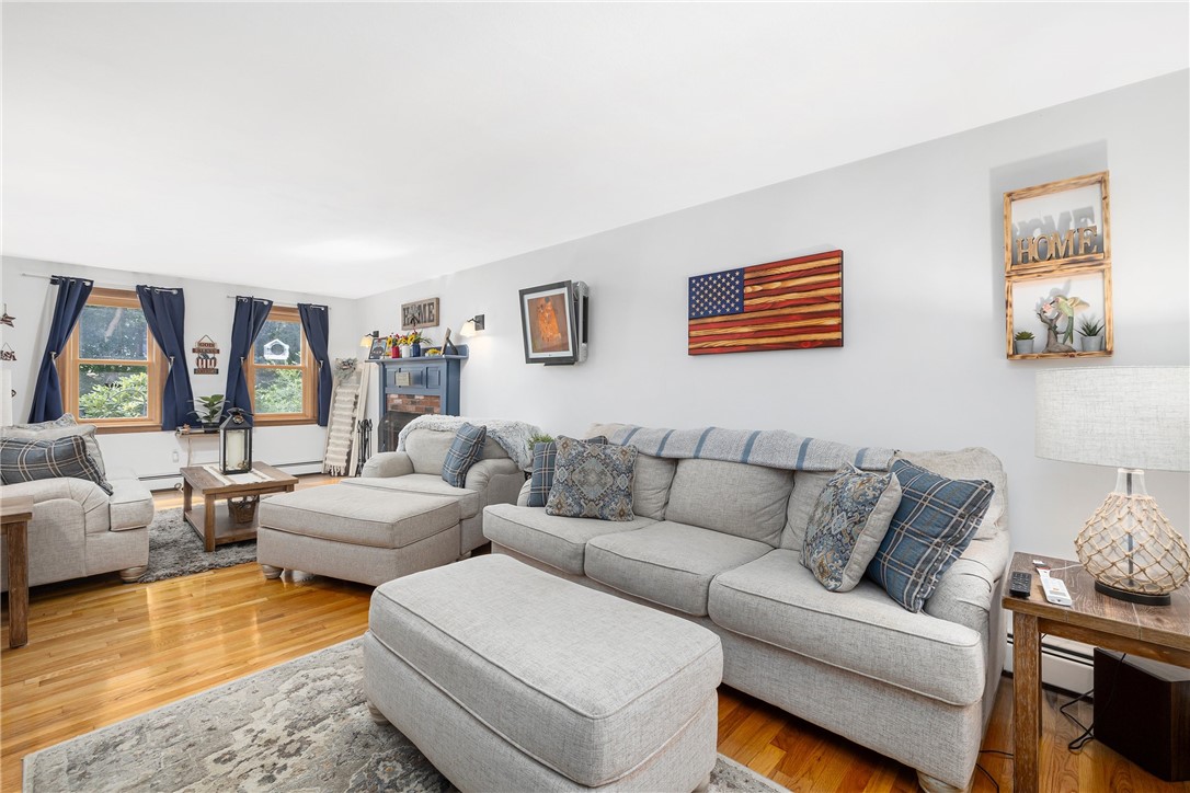 364 Bungy Road Scituate, RI 02857 - Photo 14 of 42 Living Room