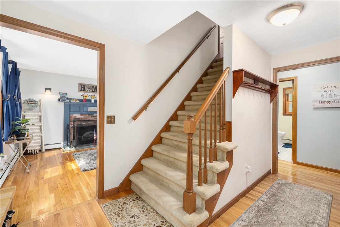 364 Bungy Road Scituate, RI 02857 - Photo 17 of 42 Stairway