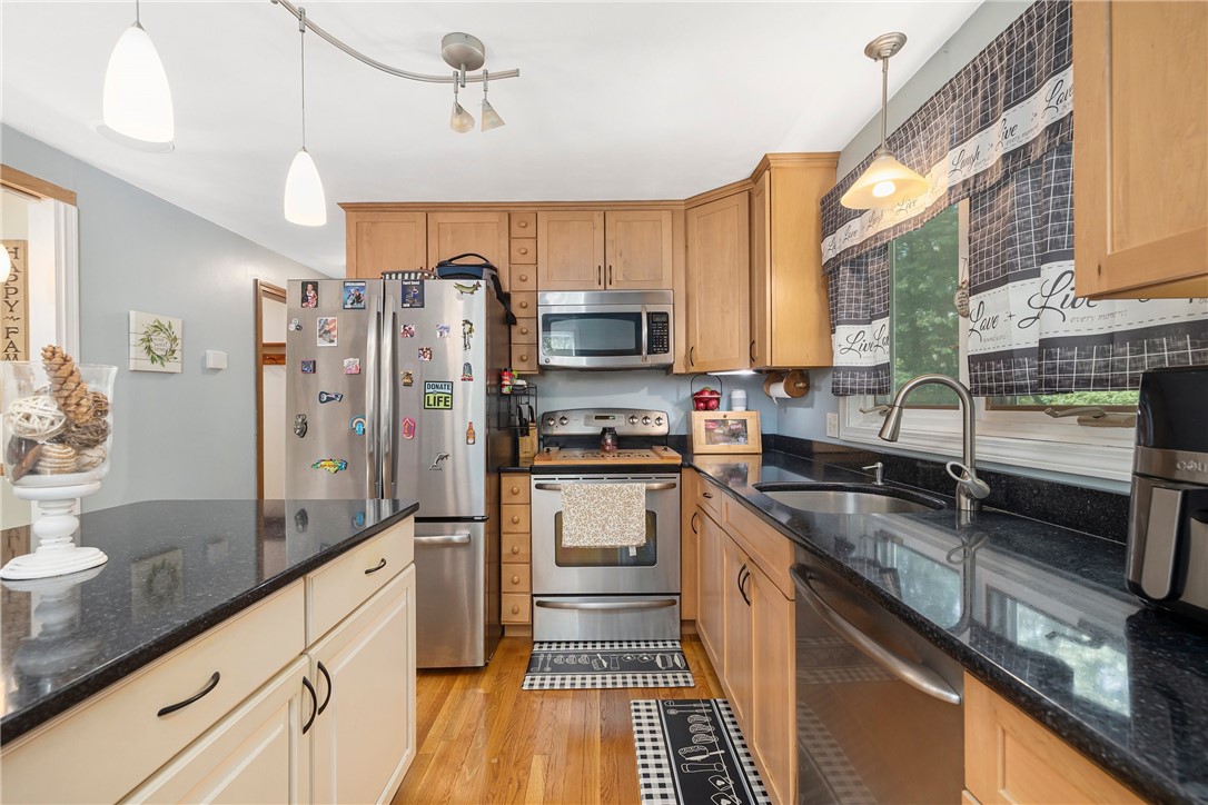 364 Bungy Road Scituate, RI 02857 - Photo 4 of 42 Kitchen