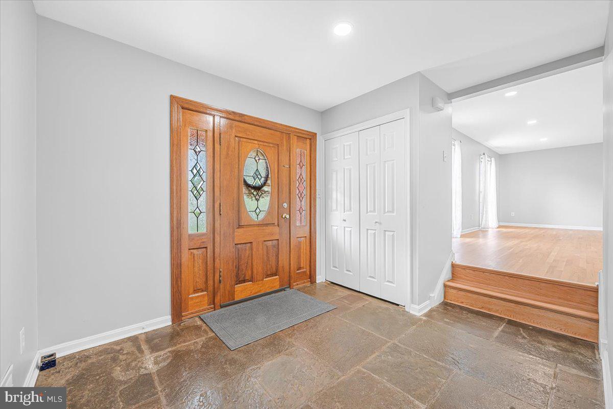 8403 Postoak Road Potomac, MD 20854 - Photo 4 of 45 Gallery Image 4