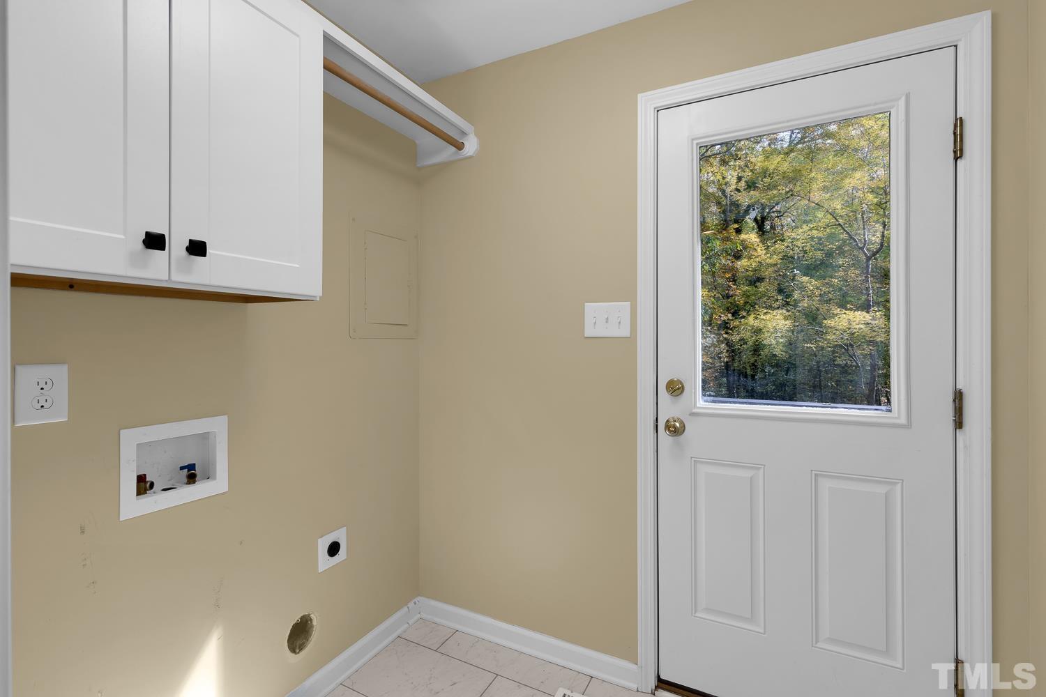 5908 Scalybark Road Durham, NC 27712 - Photo 20 of 30 a bathroom with a window