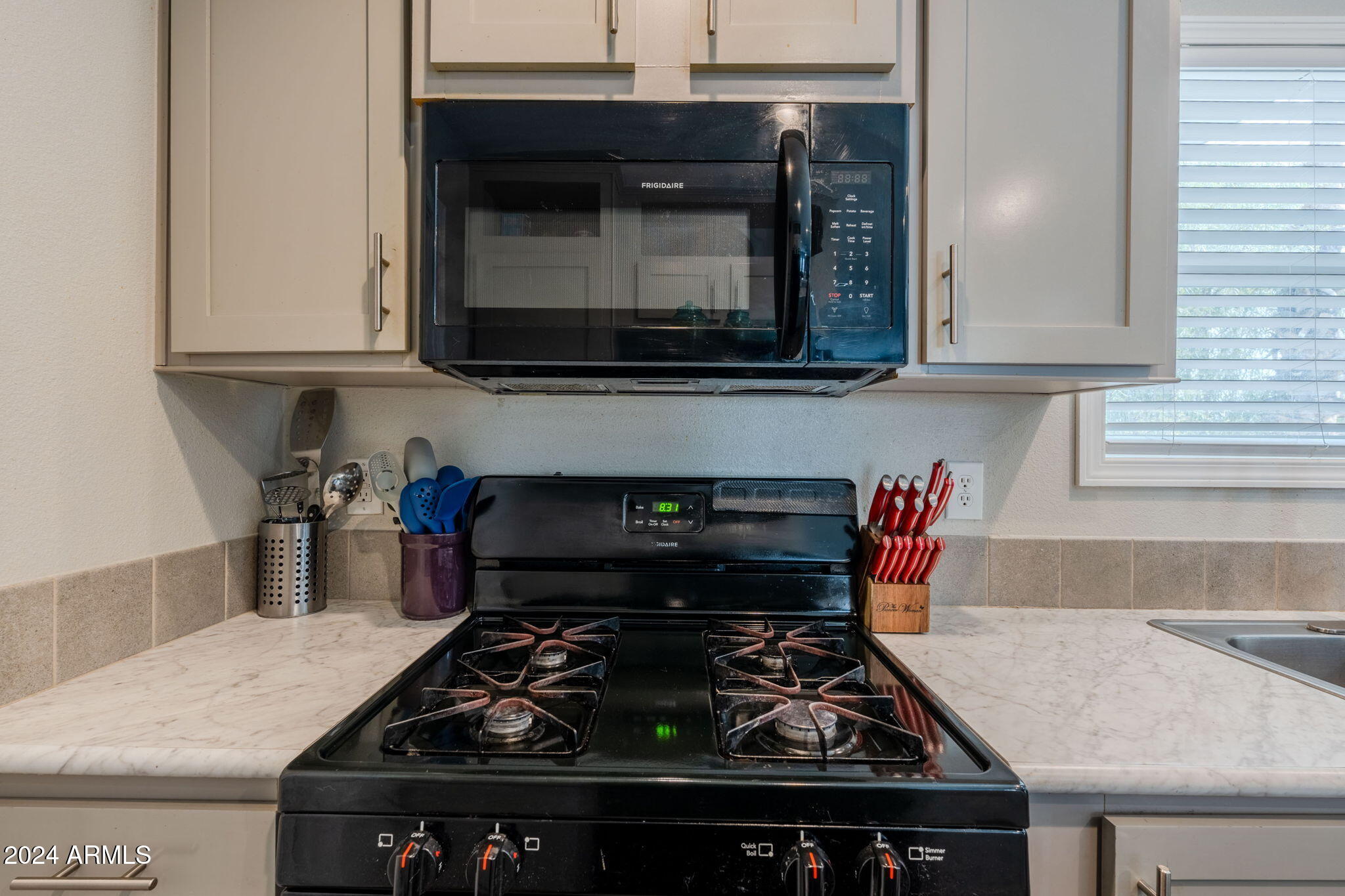 625 West McKellips Road, Unit 213 Mesa, AZ 85201 - Photo 19 of 45 Microwave