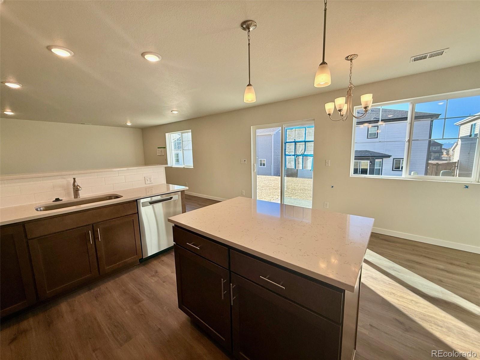 727 North Clubview Street Watkins, CO 80137 - Photo 6 of 25