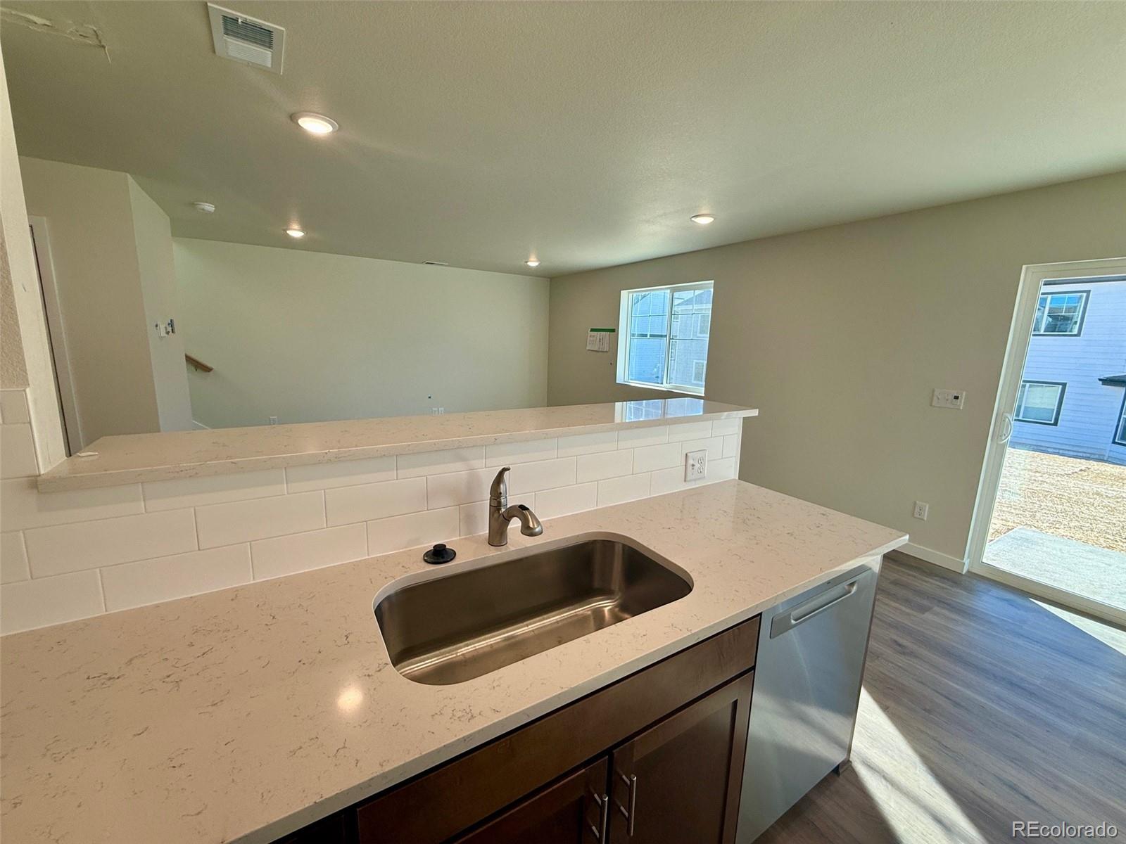 727 North Clubview Street Watkins, CO 80137 - Photo 7 of 25