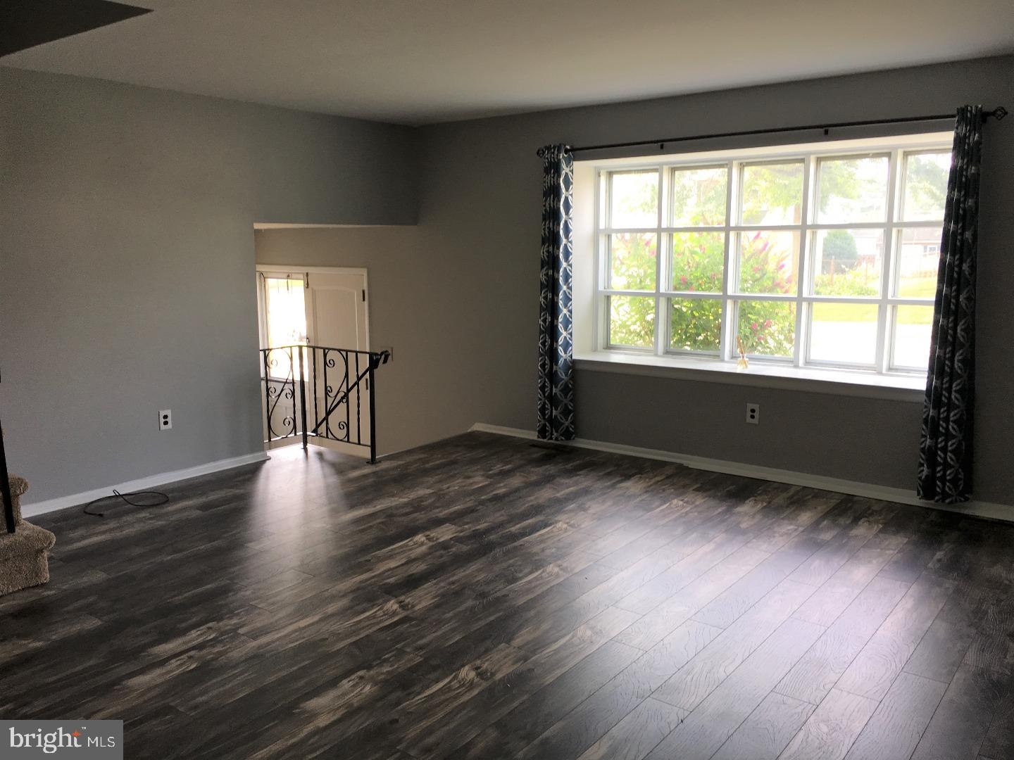 611 Arlington Road Fairless Hills, PA 19030 - Photo 2 of 24 Living Room