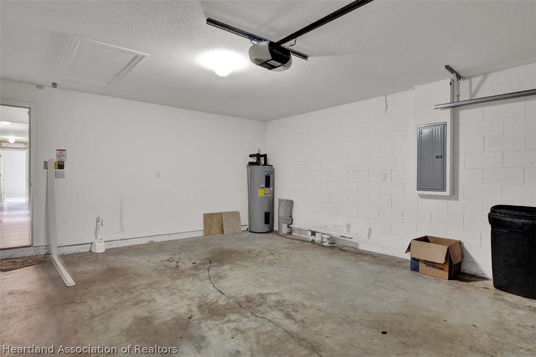 4755 Tarrega Street Sebring, FL 33872 - Photo 34 of 35 a view of empty room with ceiling fan
