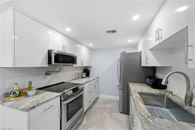 $2,000 | 1605 Chesapeake Avenue, Unit 2, Naples, FL 34102