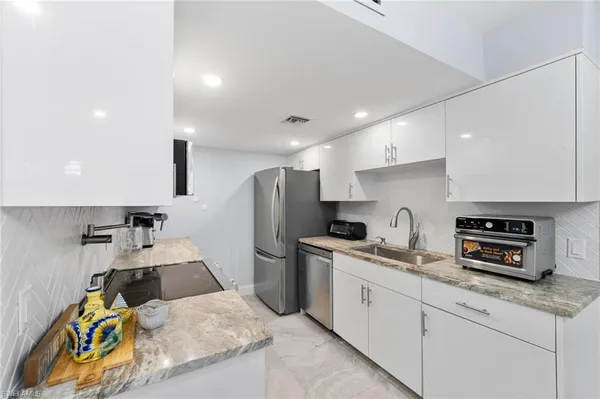 $2,300 | 1605 Chesapeake Avenue, Unit 2, Naples, FL 34102