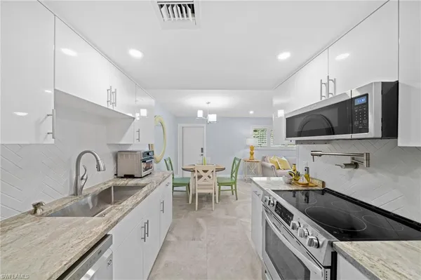 $2,300 | 1605 Chesapeake Avenue, Unit 2, Naples, FL 34102