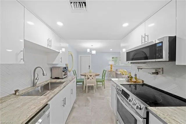 $2,000 | 1605 Chesapeake Avenue, Unit 2, Naples, FL 34102