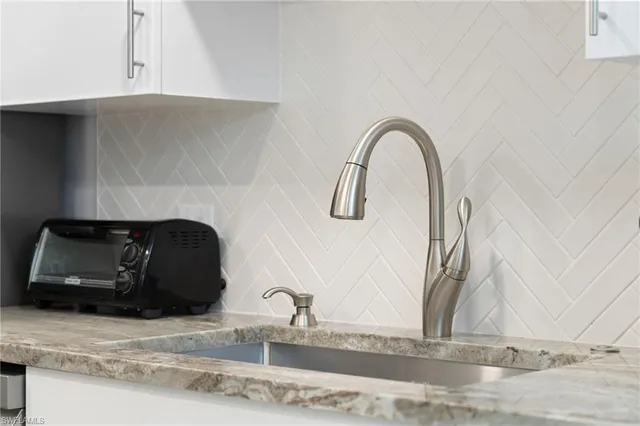 $2,000 | 1605 Chesapeake Avenue, Unit 2, Naples, FL 34102