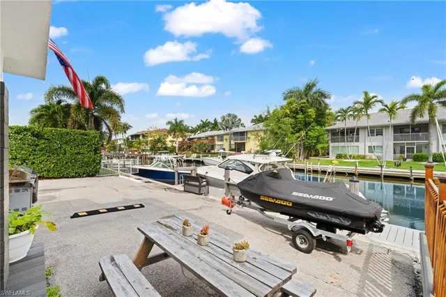 $2,000 | 1605 Chesapeake Avenue, Unit 2, Naples, FL 34102