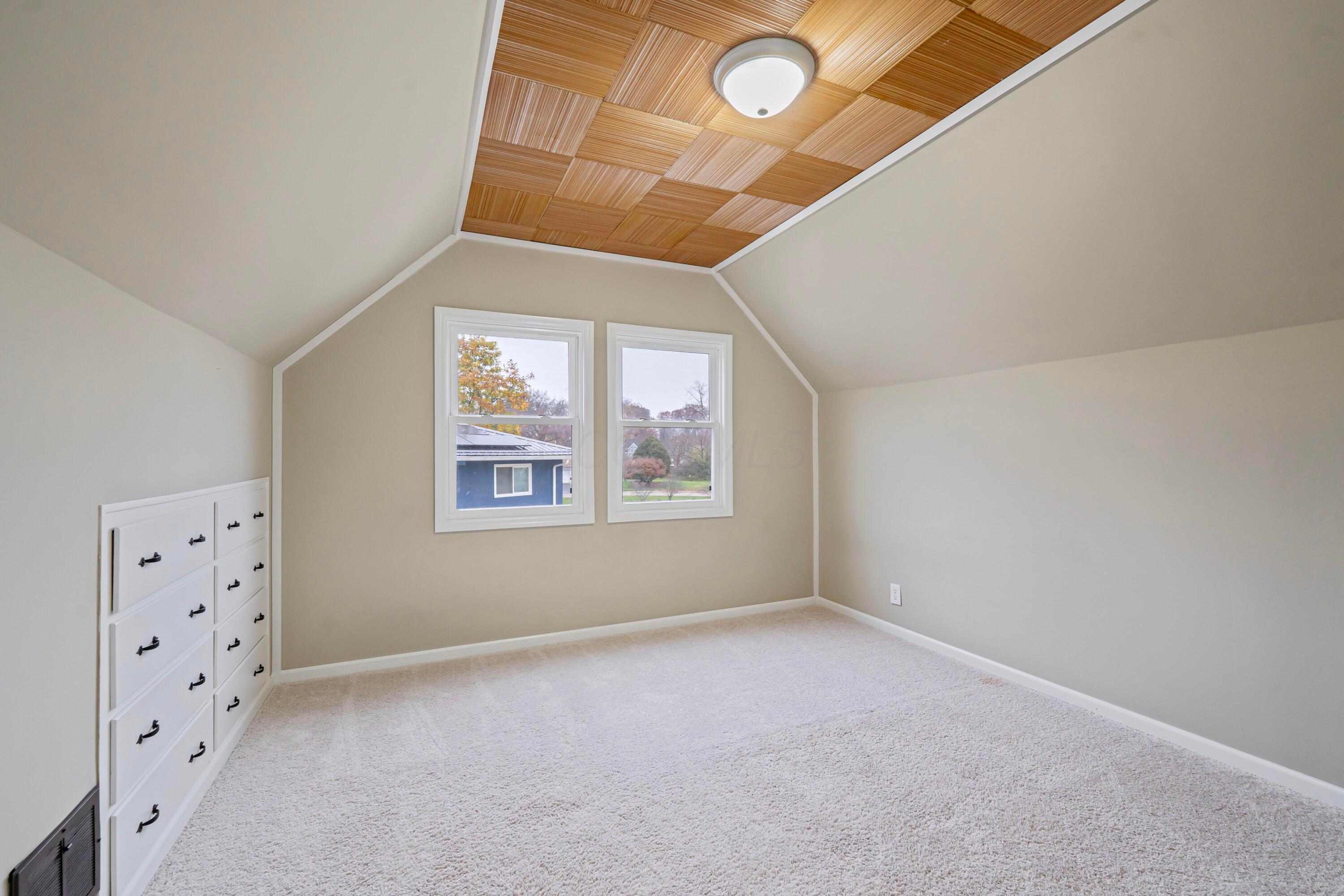 565 South Kellner Road Columbus, OH 43209 - Photo 24 of 34 Bedroom5