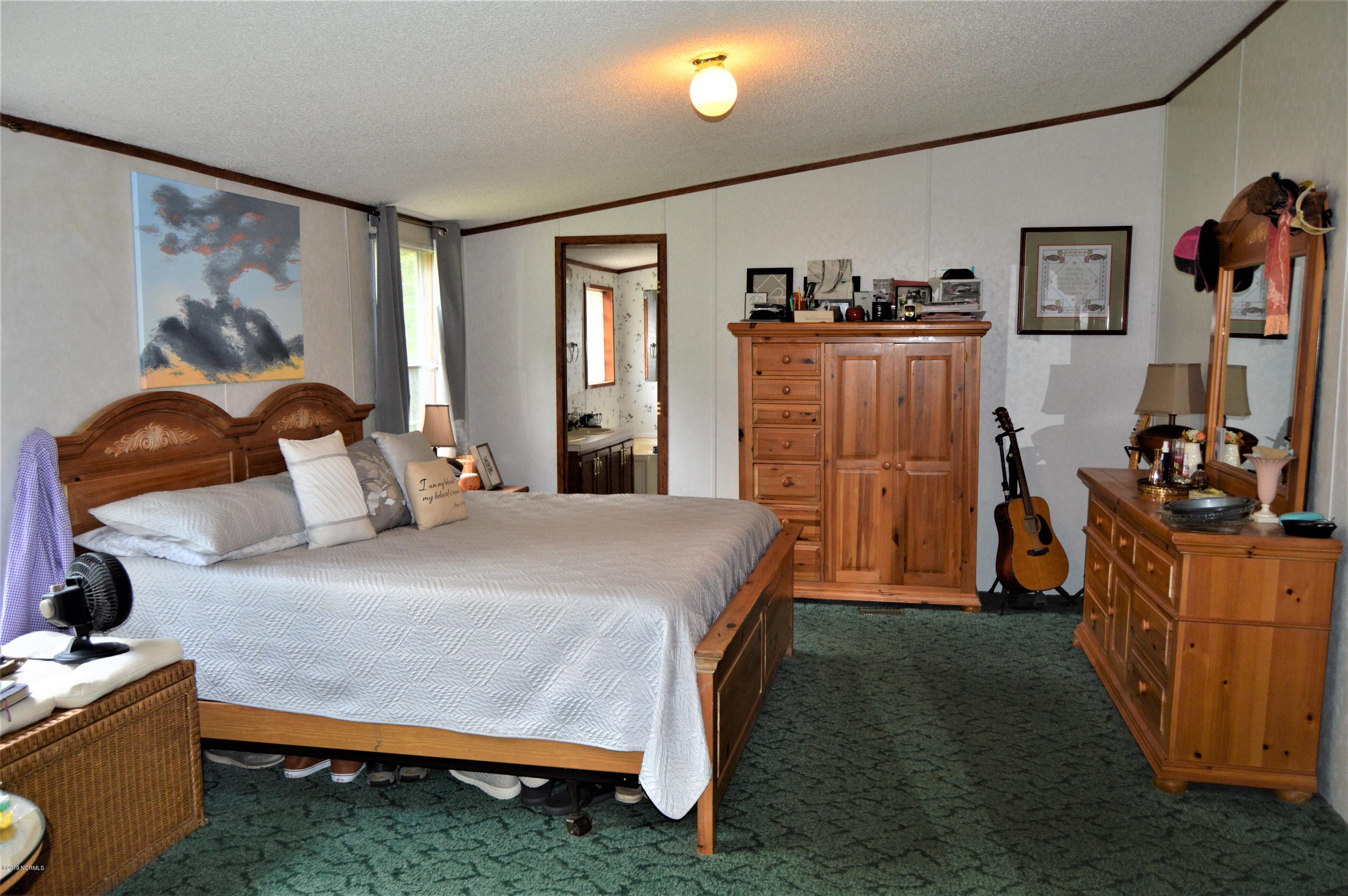 808 Rivenbark Road Currie, NC 28435 - Photo 17 of 38 master