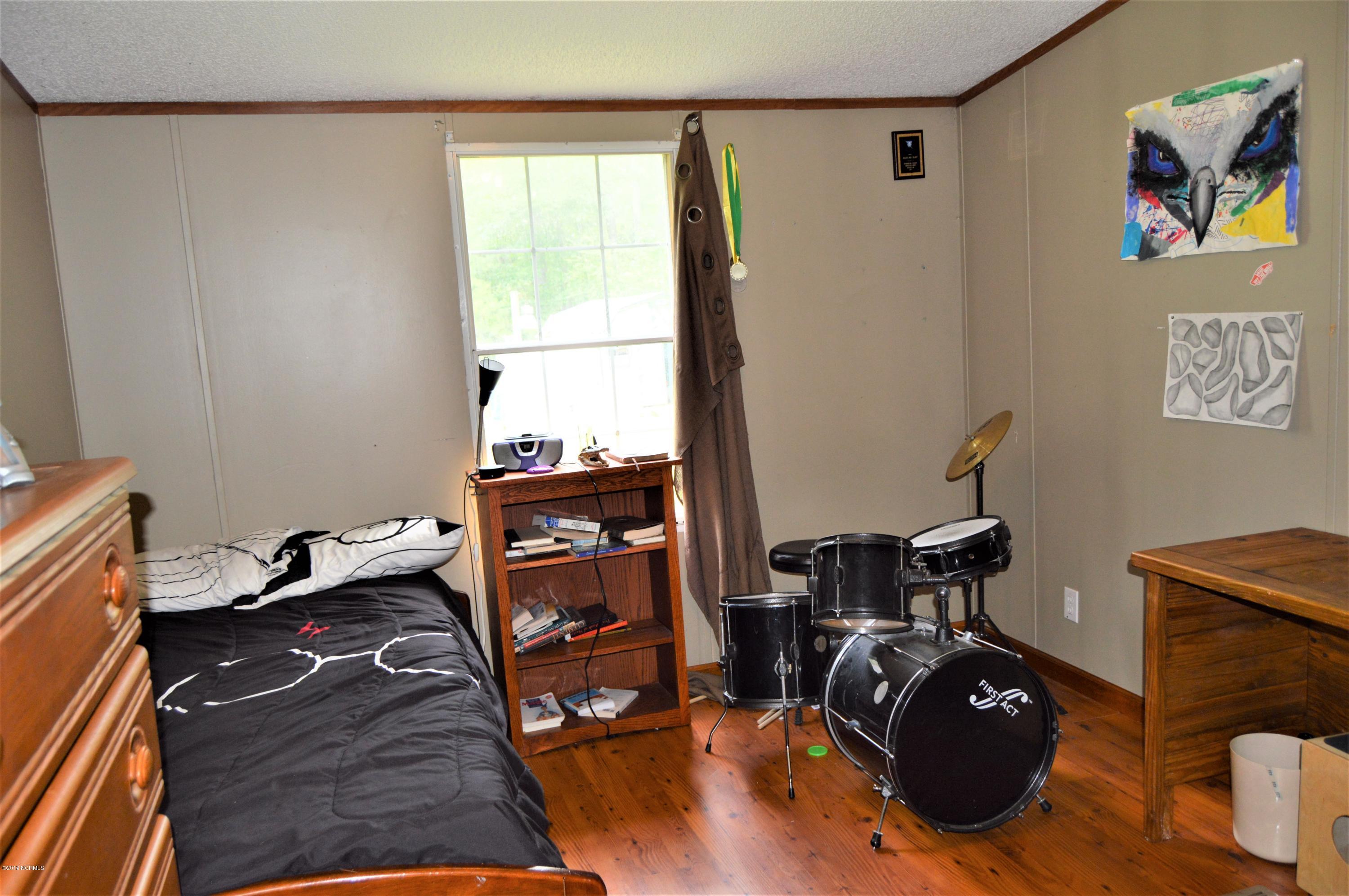 808 Rivenbark Road Currie, NC 28435 - Photo 26 of 38 3rd bedrom