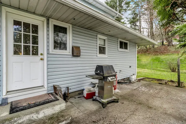 $459,000 | 2028 Oakwood Drive, Peekskill, NY 10566